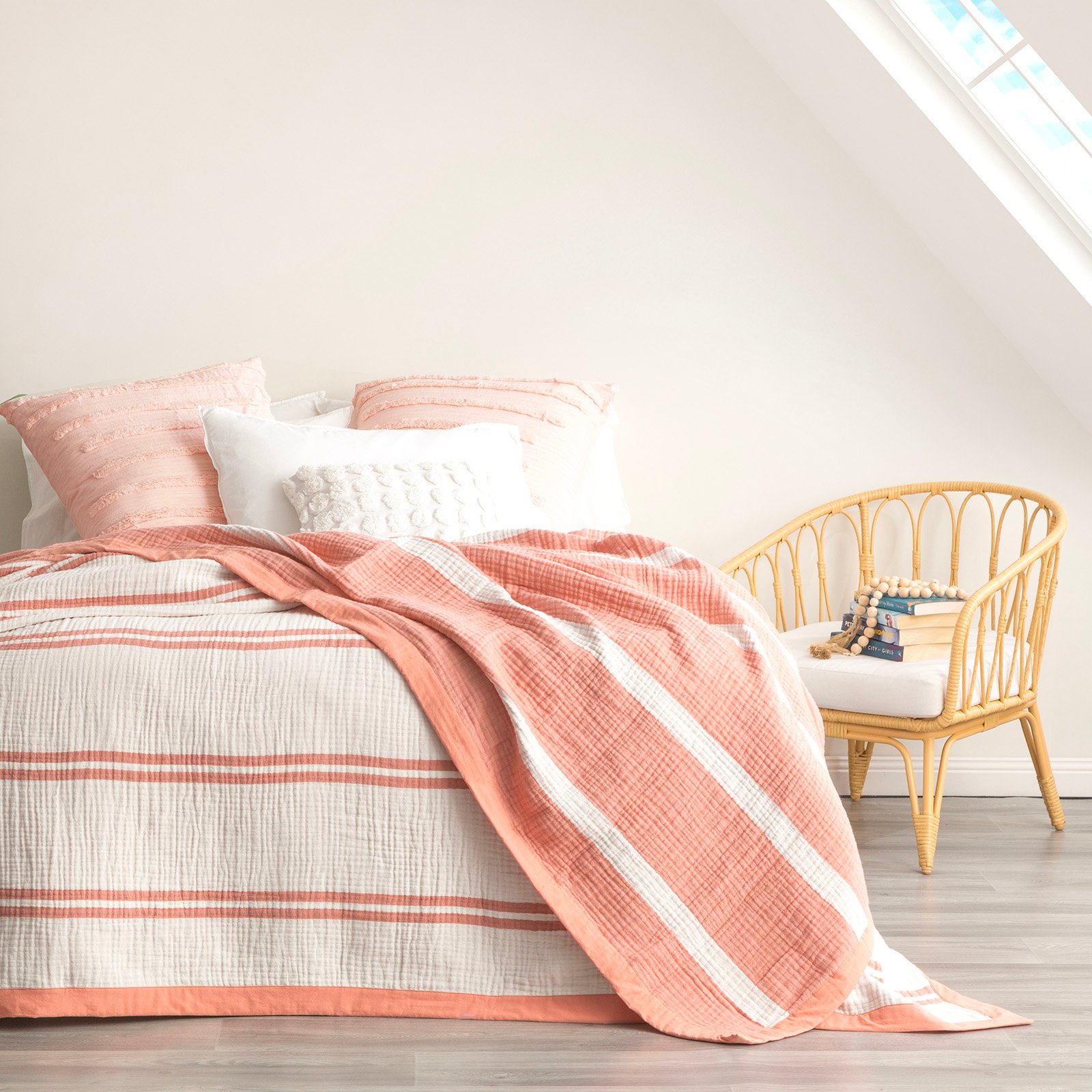 V107 SH323615 196836 00