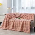Pink 70*100cm Plush Toscana Throw Blanket - Soft Flannel Fleece for All Seasons, Perfect for Couch & Bed