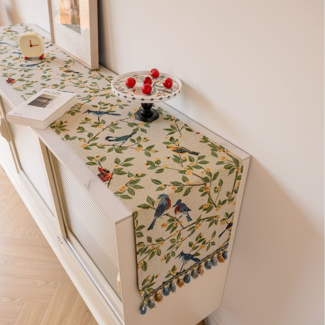 Two Orioles in Jacquard Rice 33-180cm Elegant Geometric Jacquard Table Runner with Tassels – Modern Dining & Coffee Table Decor
