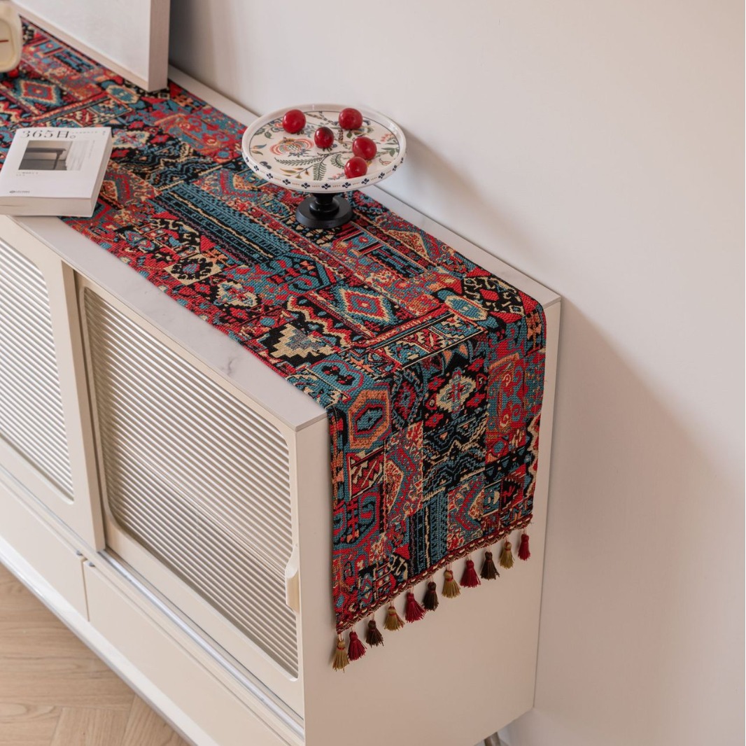 Vintage Jacquard 33-180cm Elegant Geometric Jacquard Table Runner with Tassels – Modern Dining & Coffee Table Decor